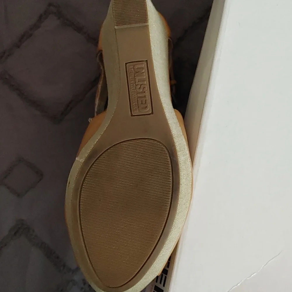 UNLISTED open toe wedges - Picture 5 of 8